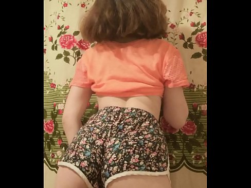❤️ Giovane pupa sexy fa uno striptease riprendendo i suoi pantaloncini alla telecamera ❤️ Pornoal it.kenhdammy.top ❌️❤